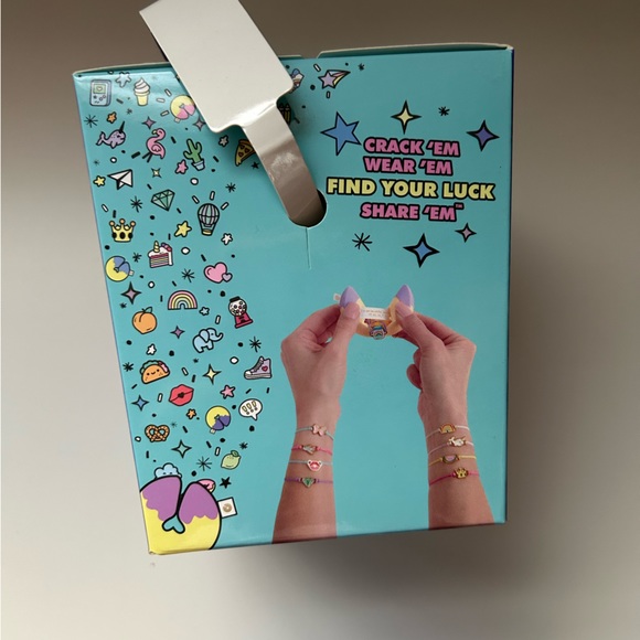 Lucky Fortune x4 Wear Your Luck Fortune Cookie Chinese Take-Out Box Series 1 NEW - Picture 3 of 4